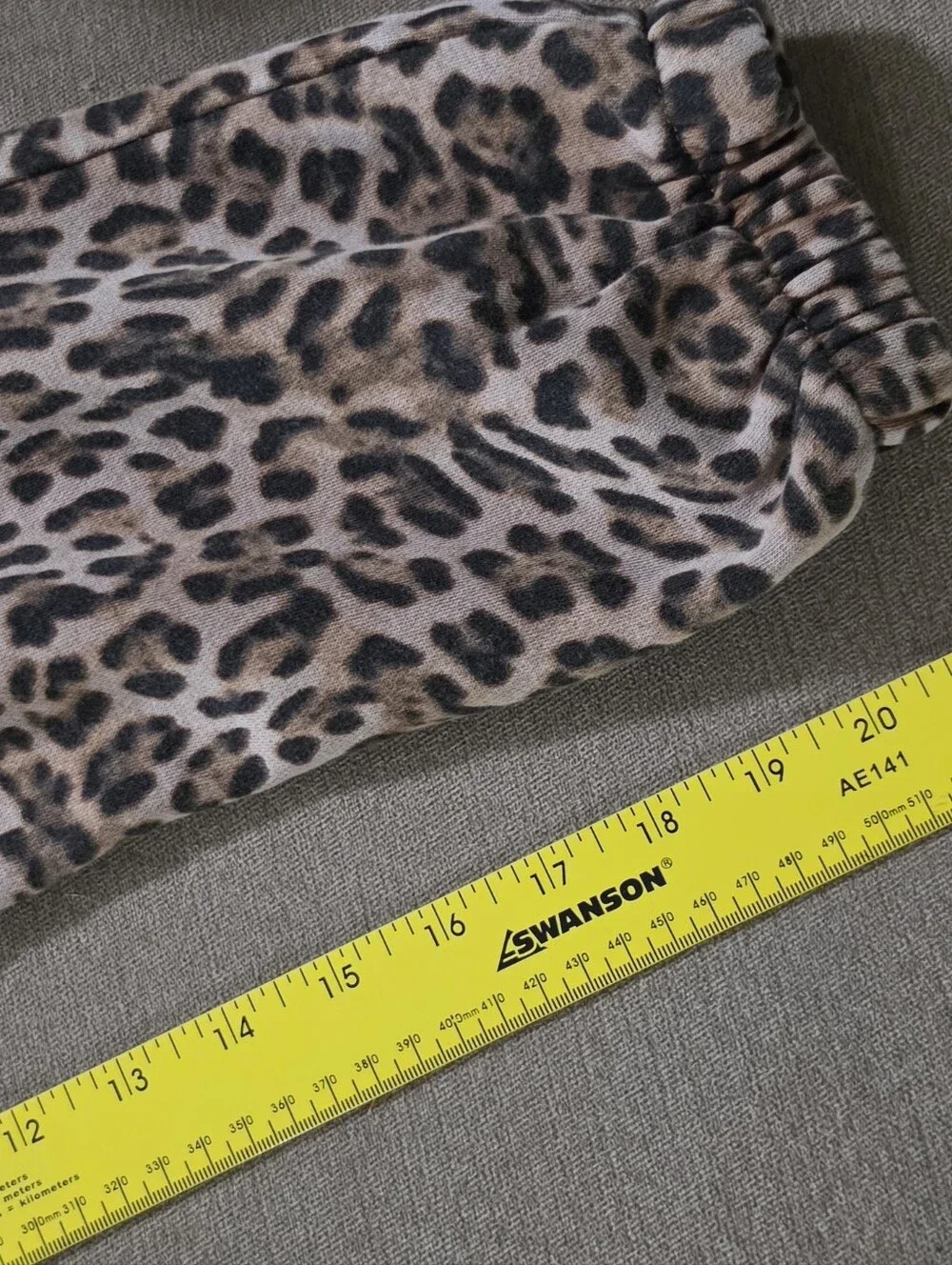 GAP Leopard Sweatpants NWOT. XSP...cropped Length